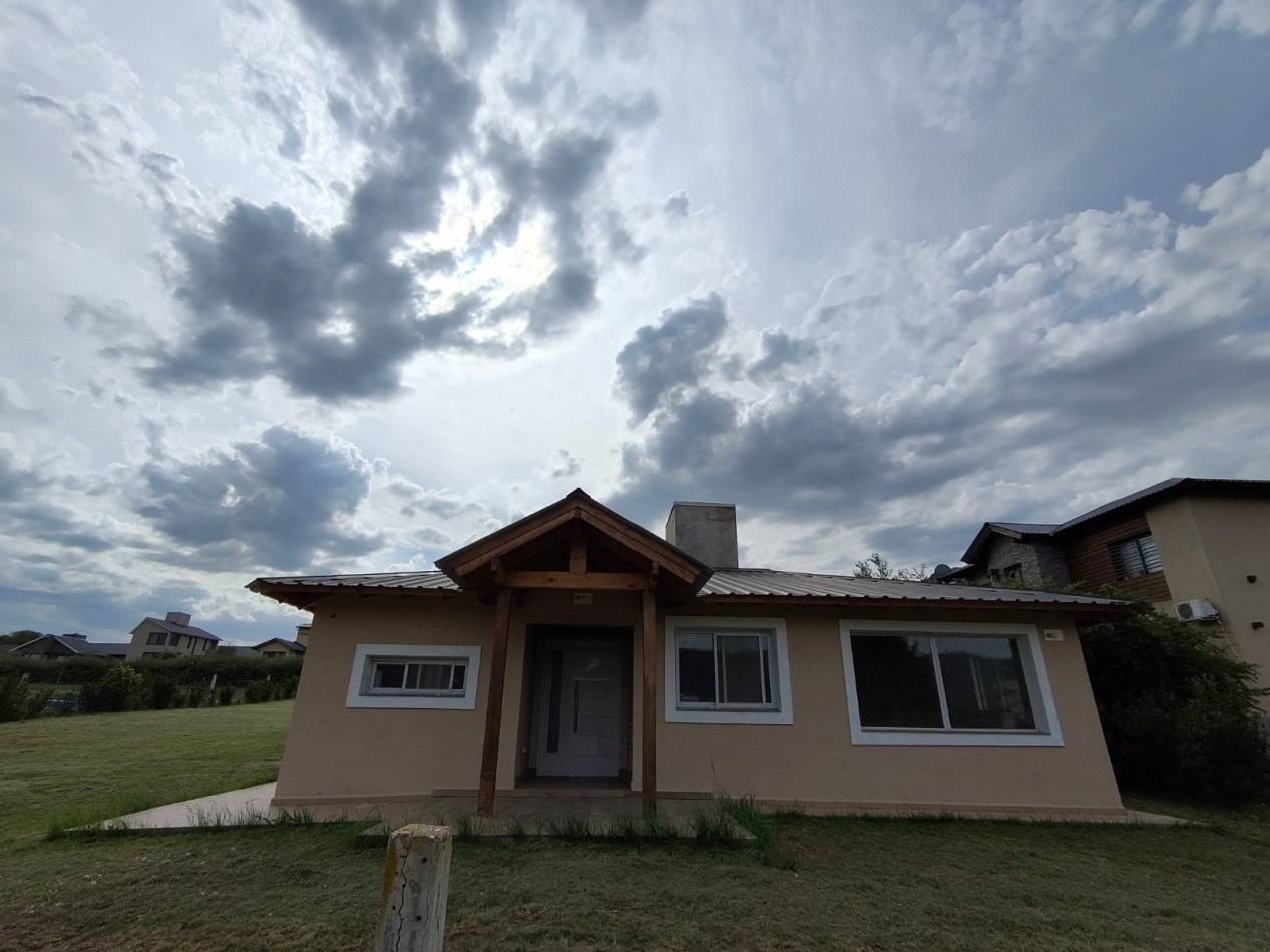 CASA con 1500mts DE TERRENO EN LOTEO BERTONE