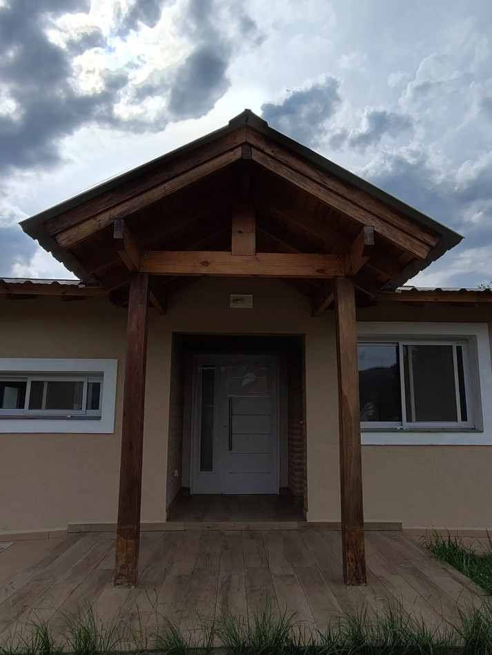 CASA con 1500mts DE TERRENO EN LOTEO BERTONE