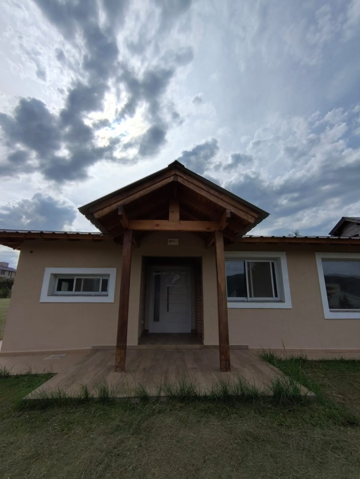 CASA con 1500mts DE TERRENO EN LOTEO BERTONE