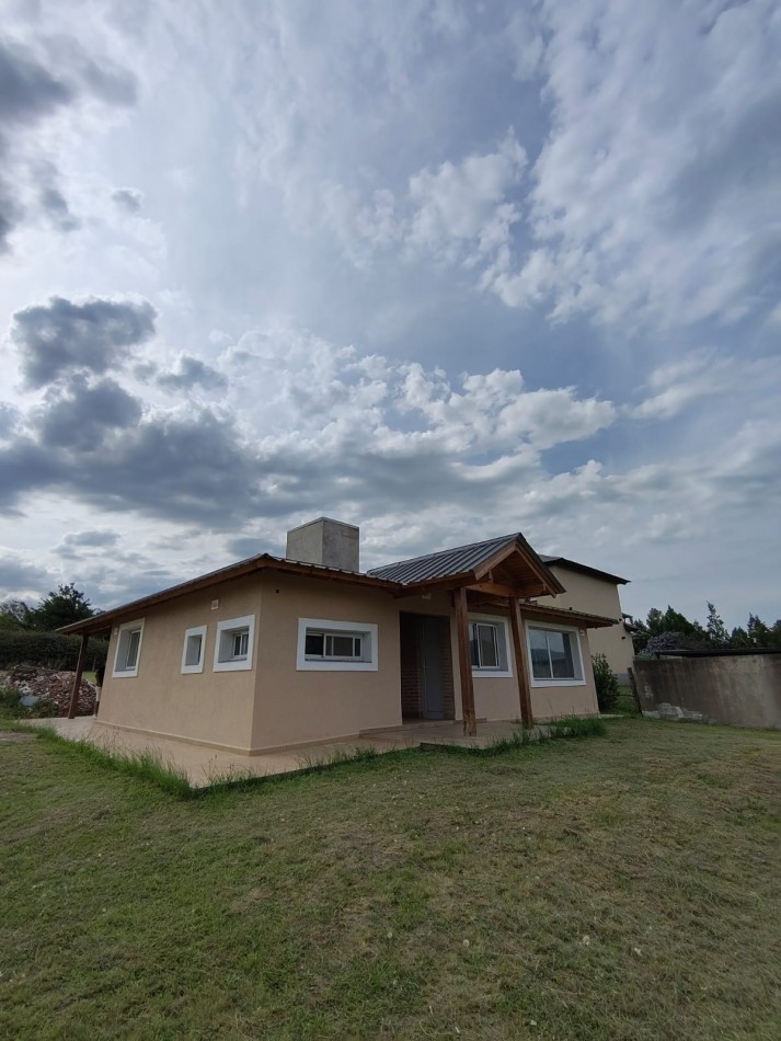 CASA con 1500mts DE TERRENO EN LOTEO BERTONE