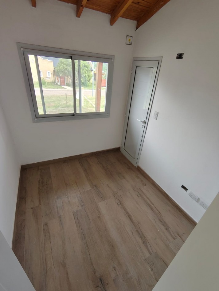 CASA con 1500mts DE TERRENO EN LOTEO BERTONE