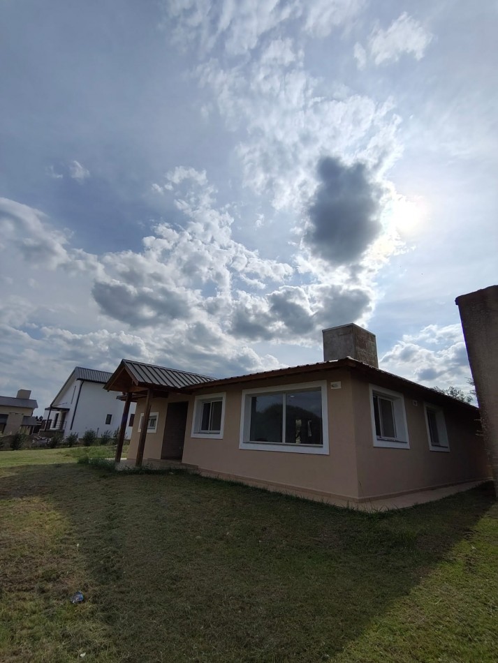 CASA con 1500mts DE TERRENO EN LOTEO BERTONE