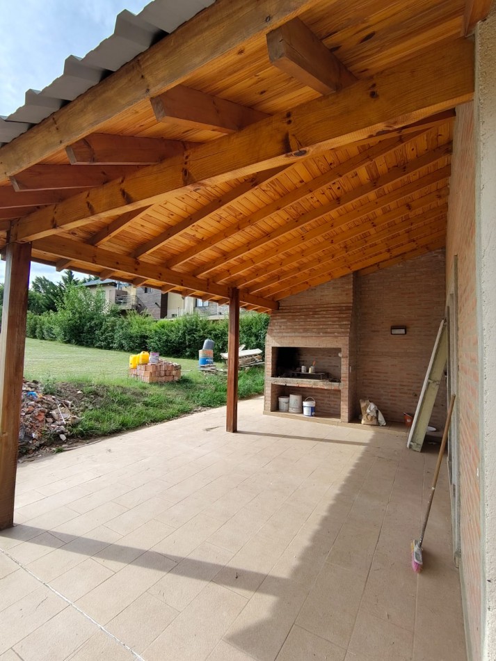 CASA con 1500mts DE TERRENO EN LOTEO BERTONE