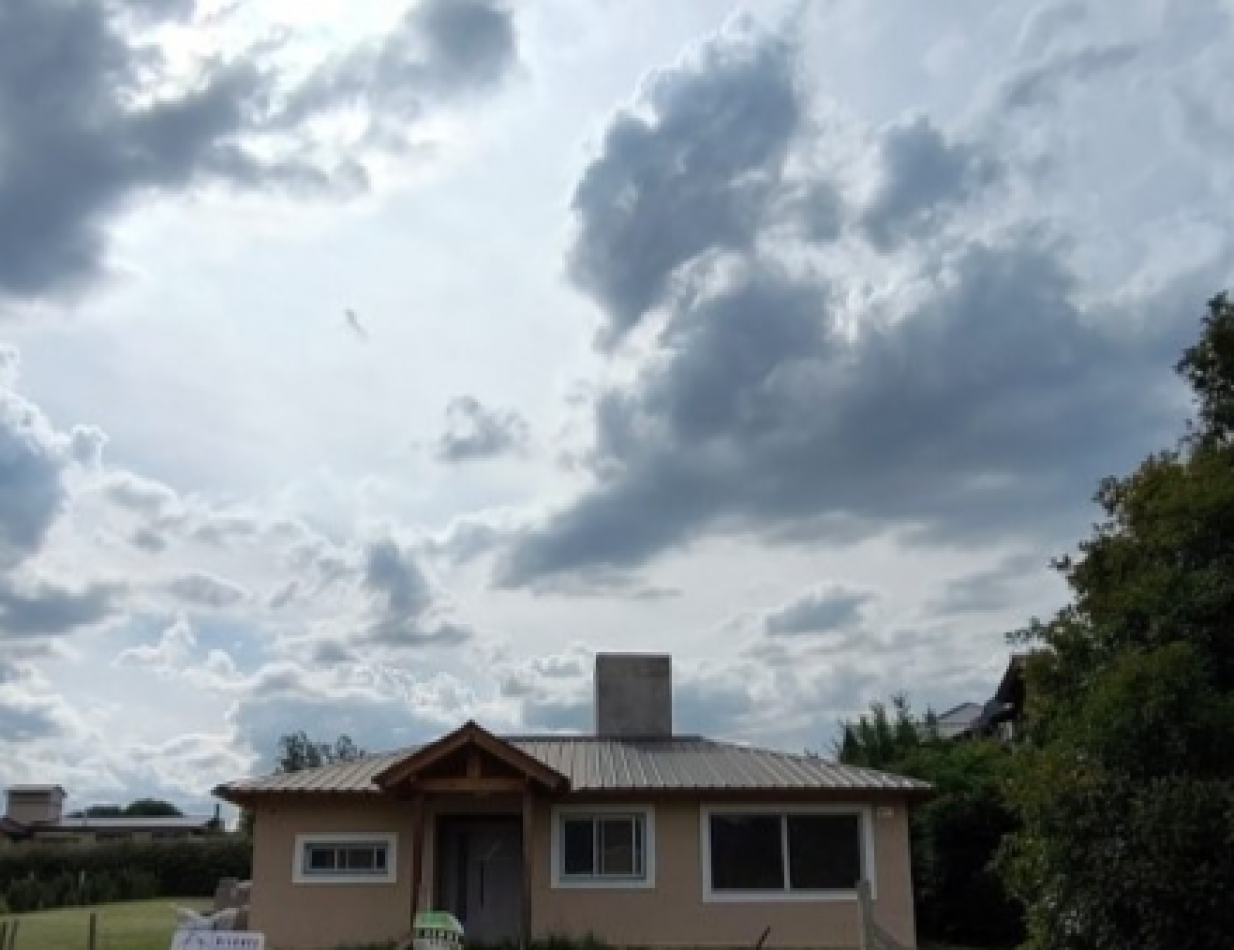 CASA con 1500mts DE TERRENO EN LOTEO BERTONE