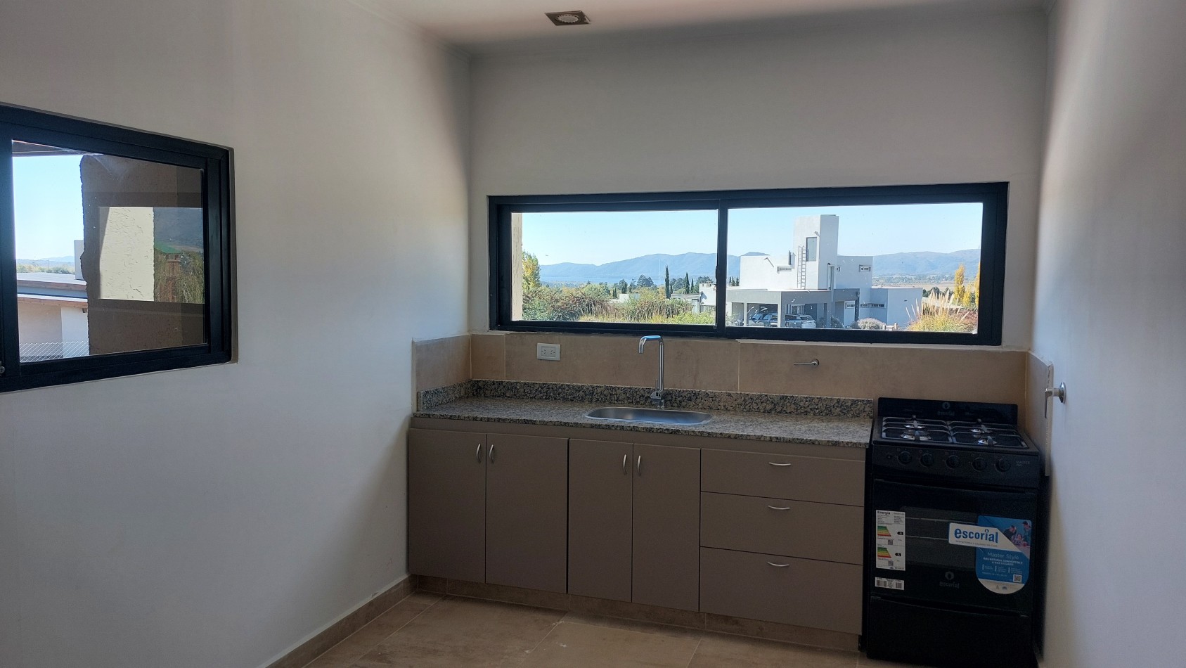 Casa a Estrenar en Loteo Privado