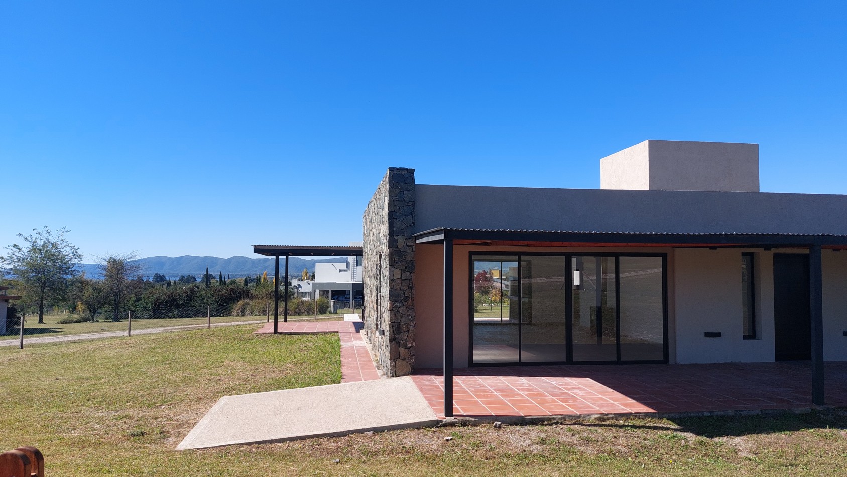 Casa a Estrenar en Loteo Privado