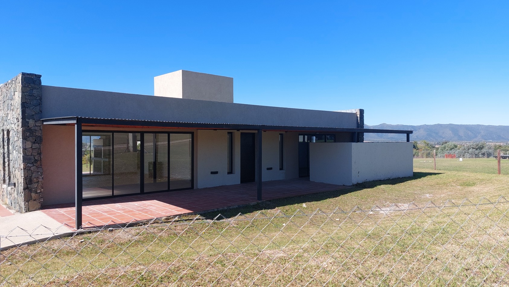 Casa a Estrenar en Loteo Privado