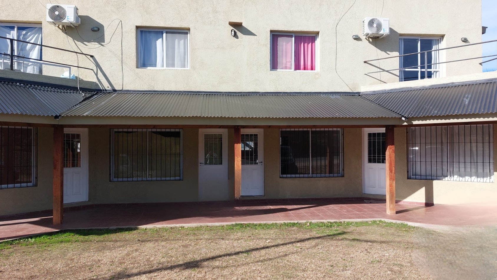 Edificio de 8 unidades sobre ruta en Los Reartes