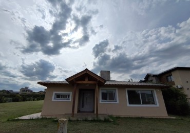 CASA con 1500mts DE TERRENO EN LOTEO BERTONE